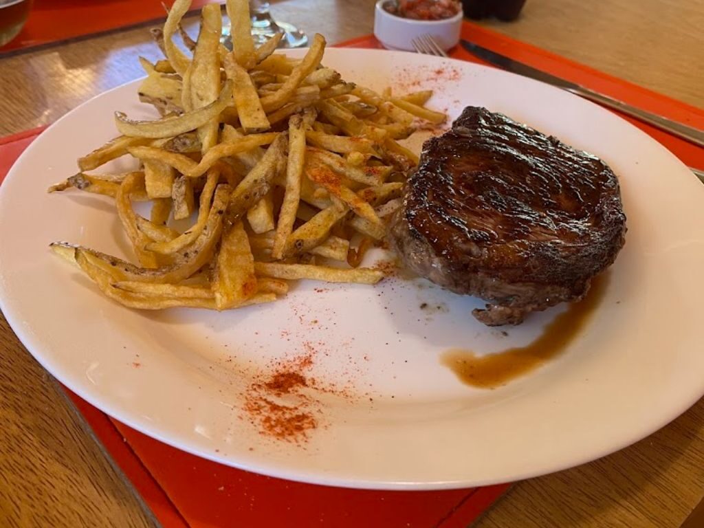 Bife con papas fritas